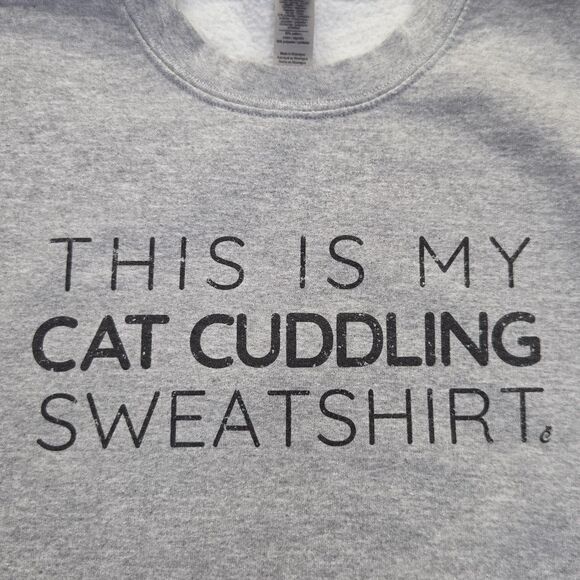 Gildan Sweatshirt Medium Gray Cat Cuddling Crewneck Heavy Blend Pullover - Picture 1 of 7